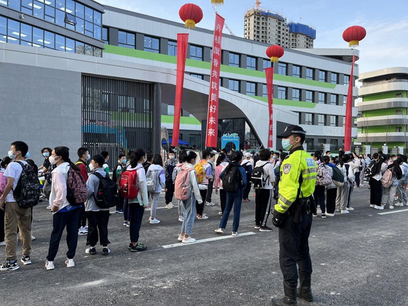 西安交警指揮中心“開學(xué)首日”指揮崗全員上崗，嚴(yán)防發(fā)生長時間、大面積交通擁堵。西安市交警支隊供圖