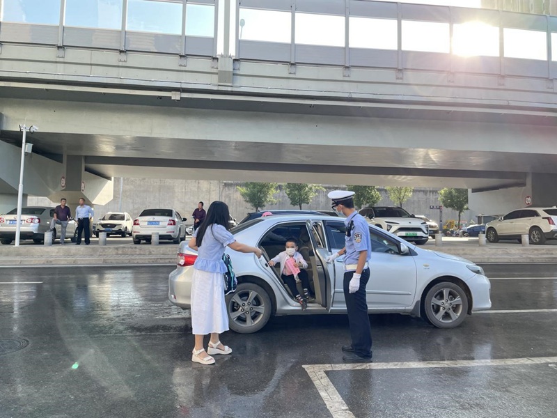 西安交警指揮中心“開學(xué)首日”指揮崗全員上崗，嚴防發(fā)生長時間、大面積交通擁堵。西安市交警支隊供圖