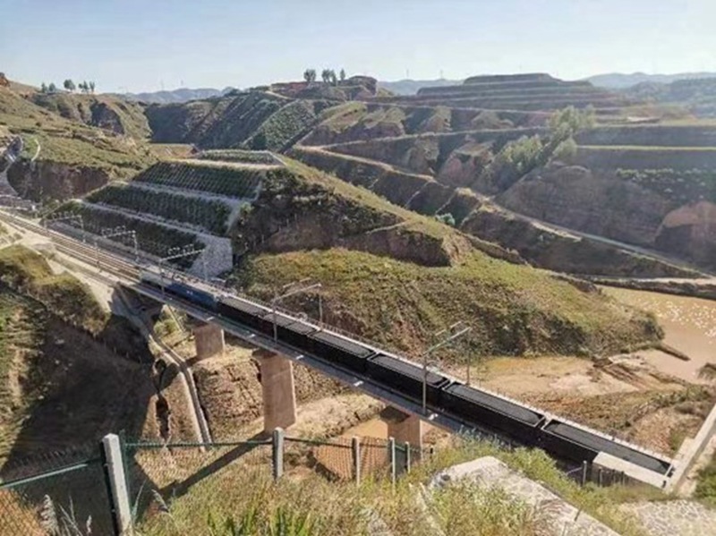 浩吉鐵路沿線風(fēng)景。