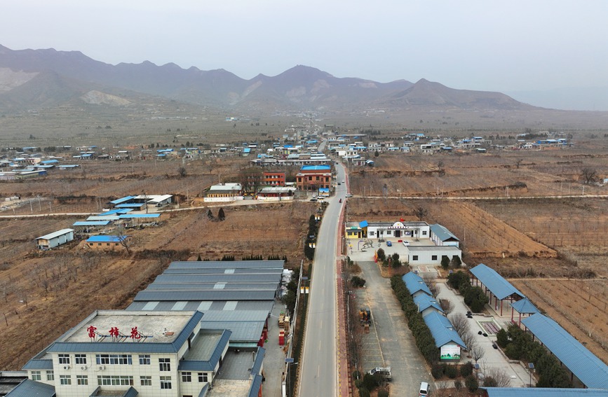 陜西省渭南市富平縣曹村鎮(zhèn)馬家坡村道航拍圖。富平縣交通運(yùn)輸局供圖