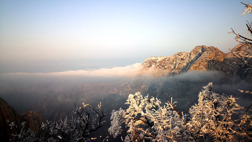 雪霽初晴 華山巍峨美如畫(huà)。左小峰 攝