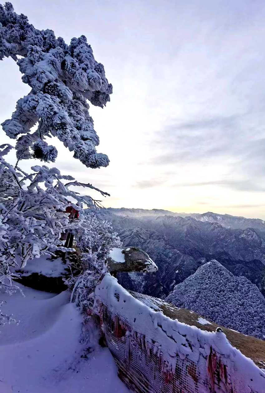 雪霽初晴 華山巍峨美如畫。宋康 攝