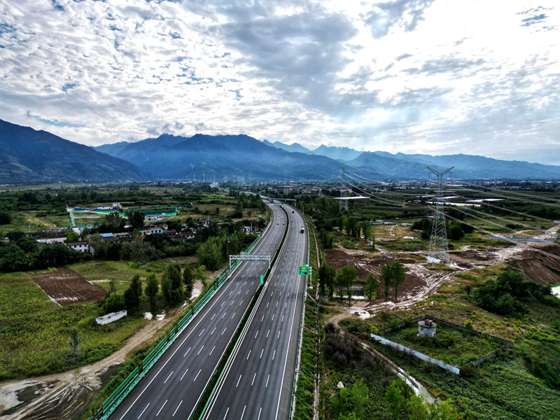 京昆高速公路蒲城至澇峪段。陜西交控集團(tuán)供圖