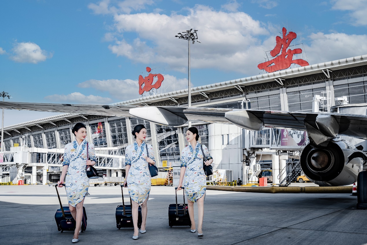 長安航空空乘、地服人員全面換裝“海天祥云”制服