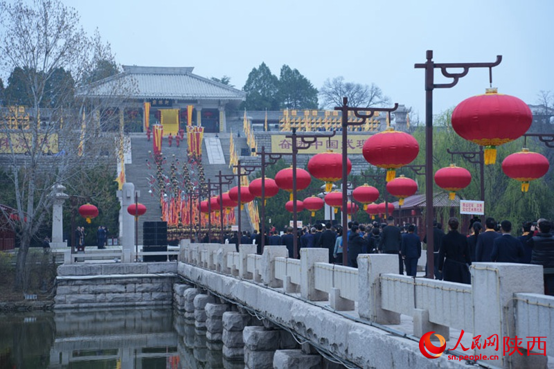 祭祀隊(duì)伍依次入場(chǎng)。人民網(wǎng) 黨童攝