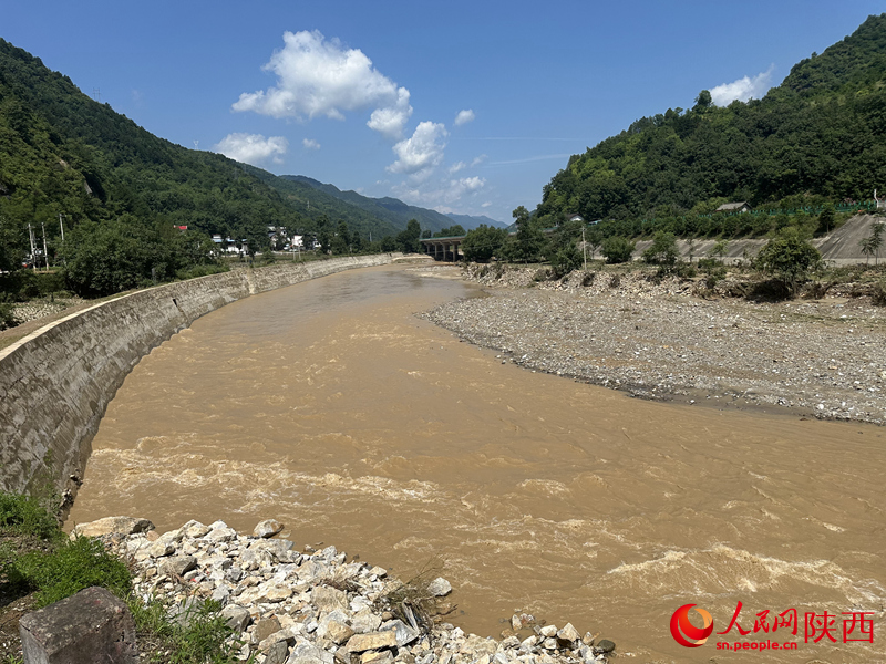 7月21日，記者在現(xiàn)場(chǎng)看到，水位已大幅下降。人民網(wǎng)記者 李志強(qiáng)攝