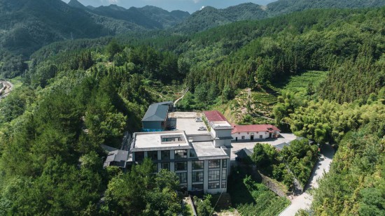 蒿坪鎮(zhèn)金石村“喬家大院”農家樂航拍圖。常洪萍供圖