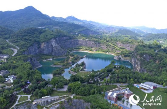 由廢棄礦山改建成的銅鑼山礦山公園。人民網(wǎng)記者 劉祎攝